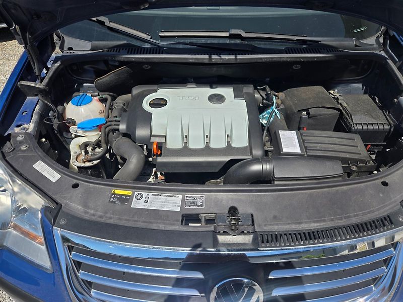 Volkswagen Touran (2009) 1.9 TDI Serviska,Rozvody - fotka 24 z 25