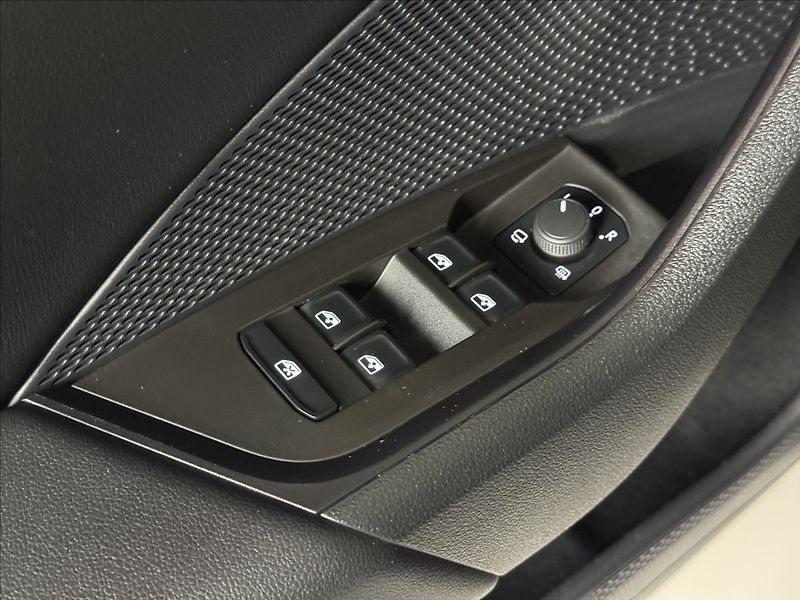 Škoda Octavia 2,0 TDi  Sportline Virtual LED - fotka 22 z 49