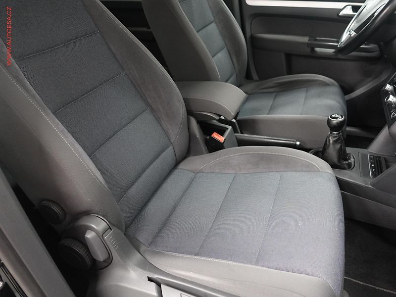 Volkswagen Touran (2011) 1.6TDI, Klima - fotka 11 z 22