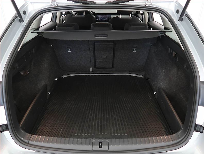 Škoda Octavia (2023) Ambition 2.0 TDI, ČR,1.maj - fotka 12 z 24