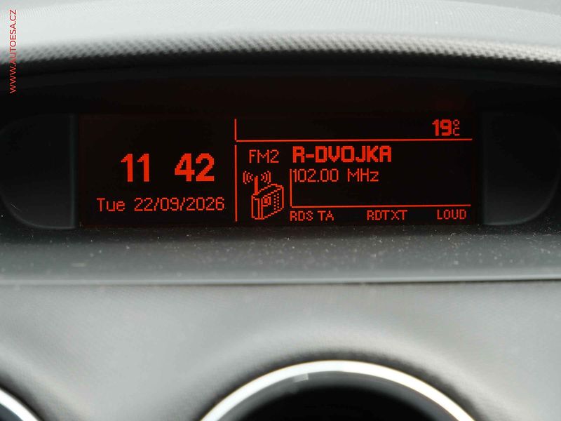 Peugeot 308 (2008) 1.6 HDi, Panorama - fotka 15 z 16