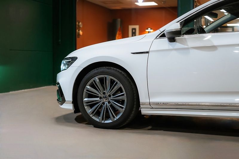 Volkswagen Passat TDI 4M 147kW R-Line - fotka 5 z 21