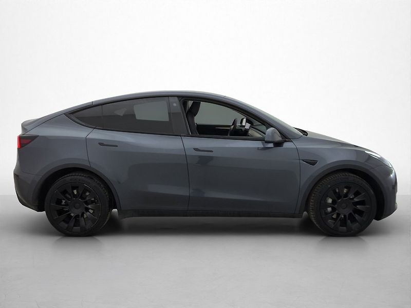 Tesla Model Y Long Range AWD - fotka 4 z 30