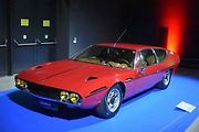 Lamborghini Espada - dvanáctiválec se čtyřmi sedačkami.