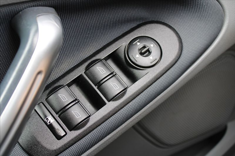 Ford S-MAX 2,0 TDCI  NOVÉ V ČR - fotka 11 z 26