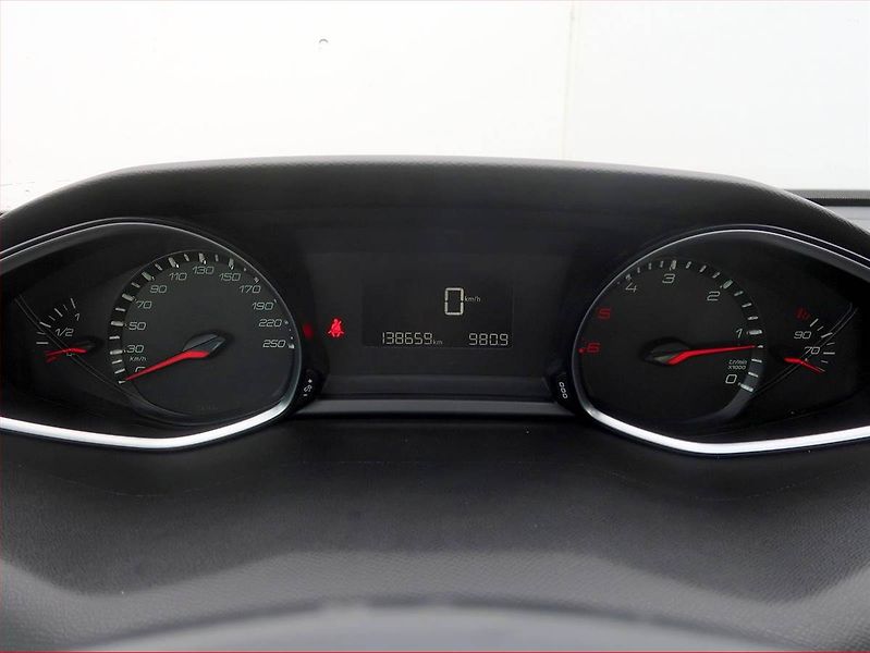Peugeot 308 (2014) Style 1.6 e-HDi, Serv.kniha - fotka 11 z 15