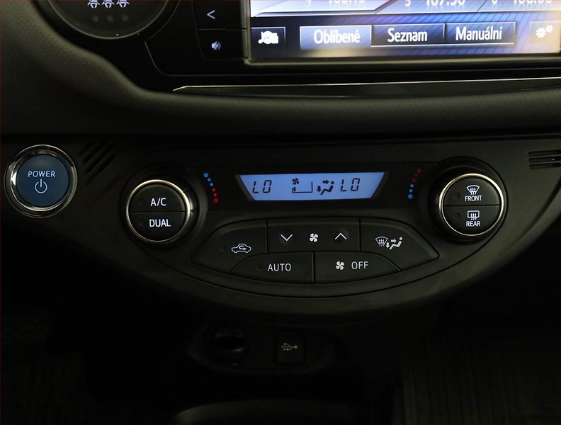 Toyota Yaris (2015) 1.5 Hybrid, Automat - fotka 13 z 18