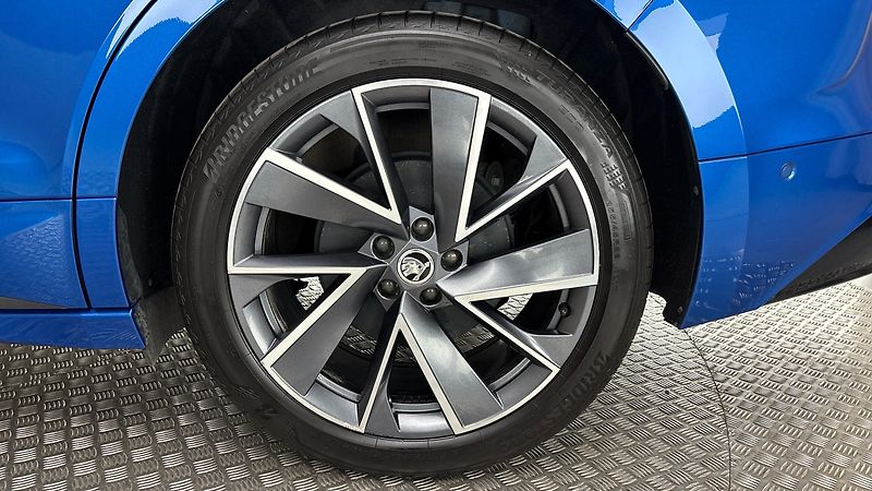 Škoda Enyaq 82 kWh AUT 80x Sportline - fotka 19 z 33