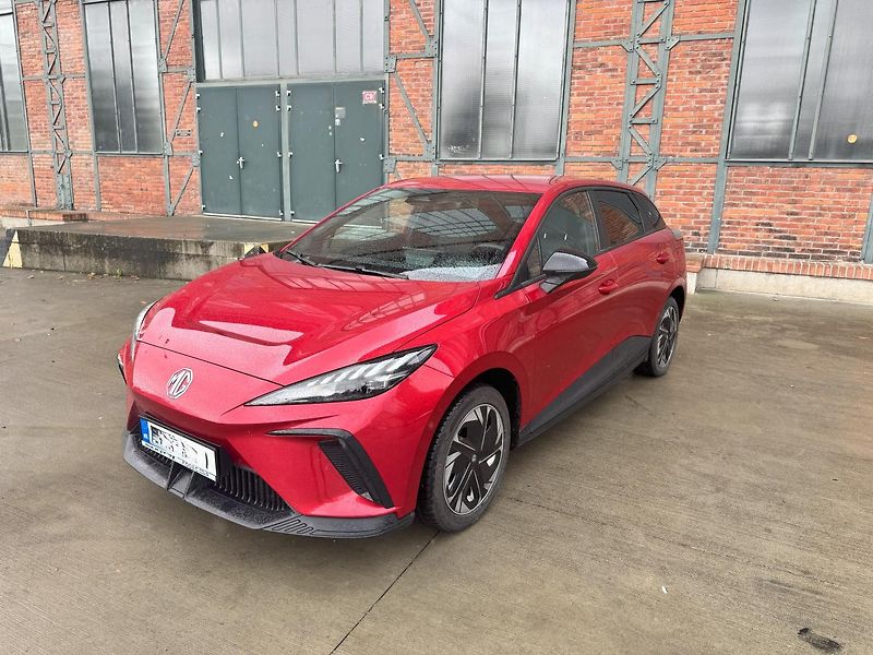 MG MG4 (2023) EV Elegance 64 kW - fotka 2 z 22