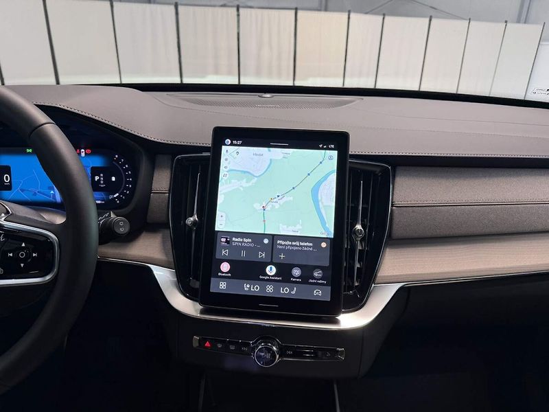 Volvo XC90 (2026) B5 2.0L 250+14k AT8 AWD PLUS D - fotka 5 z 22