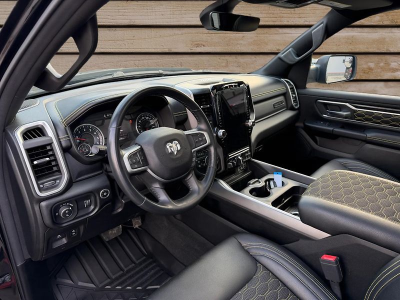 Dodge RAM (2021) +HEMI+LPG+BEEE+PANORAMA+ - fotka 13 z 21
