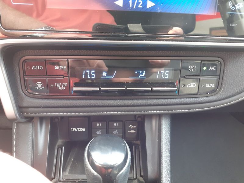 Toyota Auris (2018) 1.6 i Valvematic  AUTOMAT - fotka 17 z 42