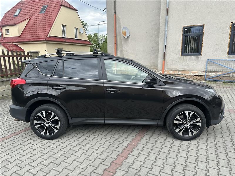 Toyota RAV4 2,0 4x4 TAŽNÉ - fotka 2 z 24