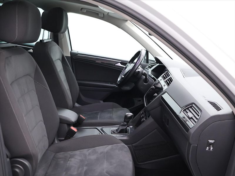 Volkswagen Tiguan 1,4 TSI DSG R-line matrix virt - fotka 12 z 36