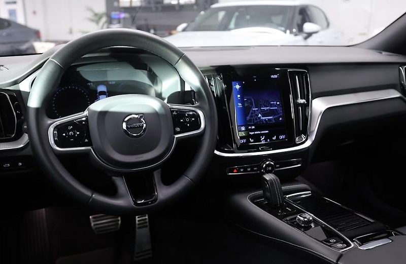 Volvo S60 Recharge T8 AWD R  Kam Tažné - fotka 13 z 19
