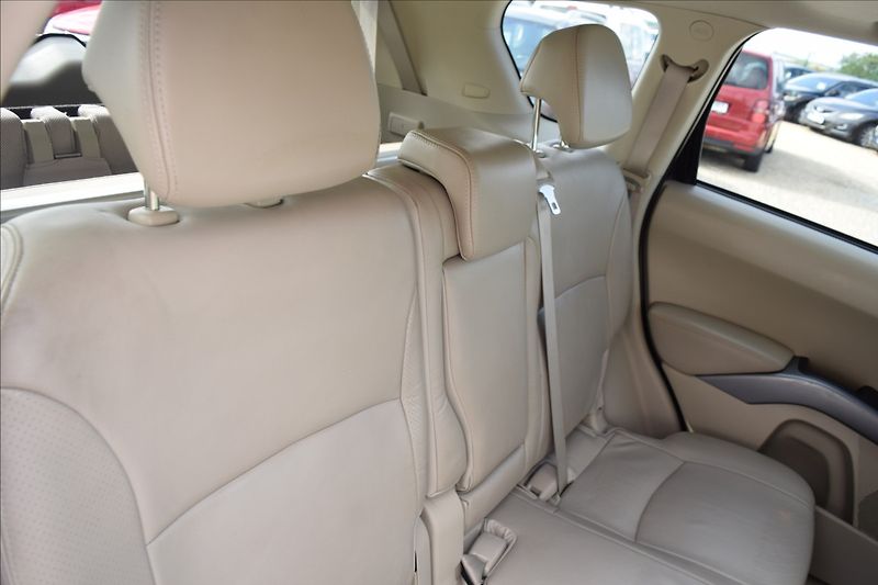 Mitsubishi Outlander 2,2 d 115KW TAŽNÉ 7MÍST 4X4 - fotka 21 z 51
