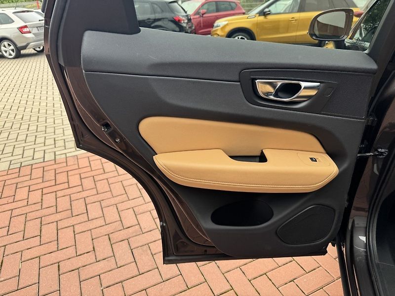 Volvo XC60 (2021) 2.0D B4 AWD Inscription - fotka 26 z 47