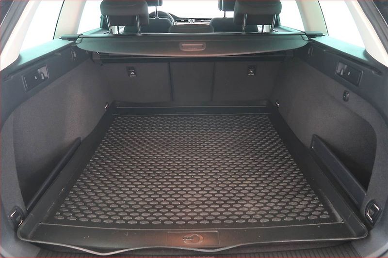 Volkswagen Passat (2015) 1.6 TDI, Navi, Tempomat - fotka 14 z 17