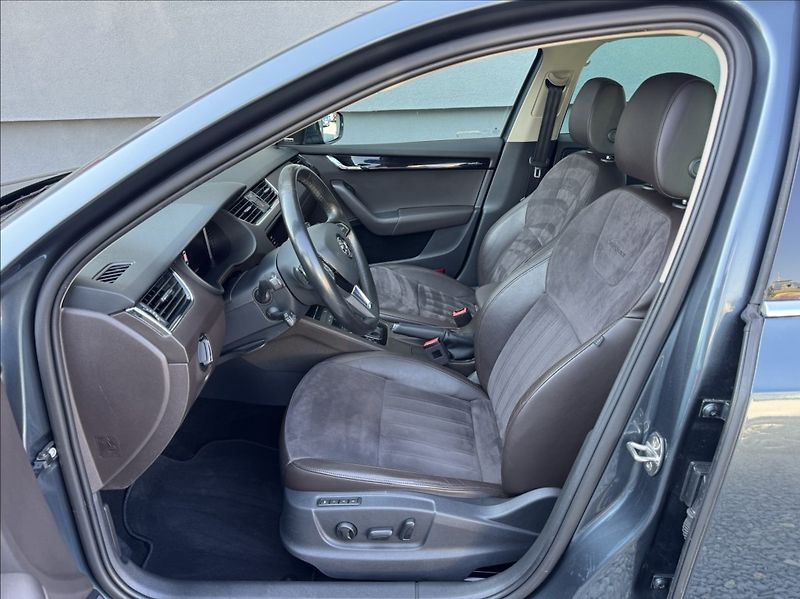 Škoda Octavia 2,0 TSI 140kW DSG L&K 4x4 DPH - fotka 20 z 50