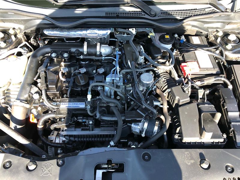 Honda Civic 1.0 VTEC Elegance - fotka 28 z 28