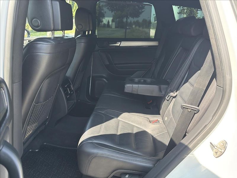 Volkswagen Touareg 3,0 TDi 180 Kw Highline tažné - fotka 14 z 38