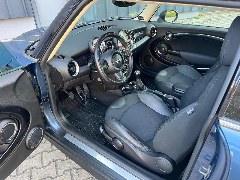 Mini Cooper 1,6 i / 90 kW / Horizon Blue  - fotka 7 z 15
