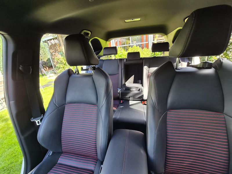 Toyota RAV4 (2022) ZÁRUKA 2027, PHEV, DPH,  - fotka 11 z 16