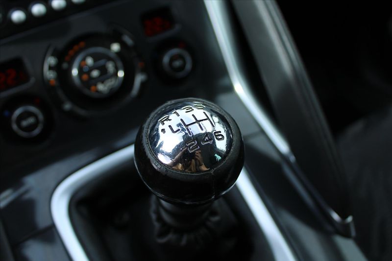 Peugeot 3008 1.6THP 115kW PREMIUM ČR - fotka 18 z 25