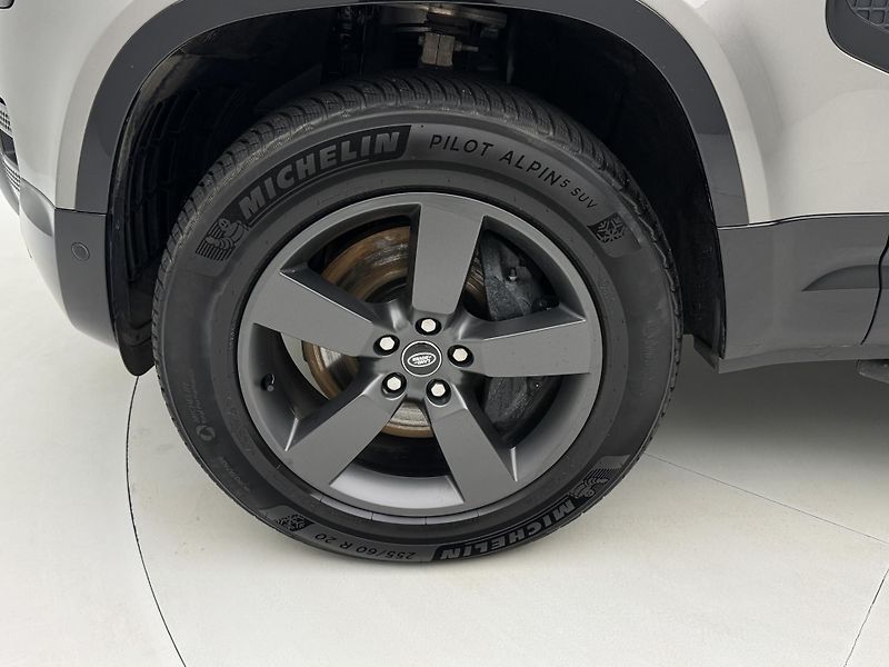 Land Rover Defender 110 P425 X-DYNAMIC REZERVACE - fotka 35 z 50
