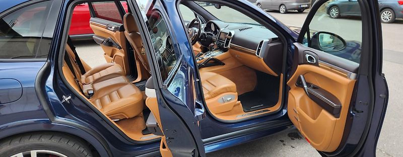 Porsche Cayenne (2012) 4.8 GTS 309KW PANORAMA - fotka 16 z 55
