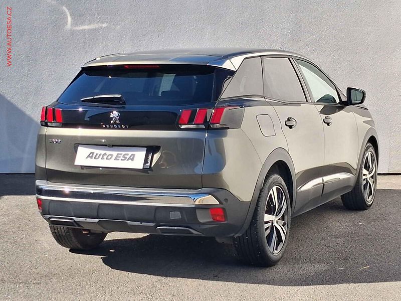Peugeot 3008 (2019) 1.2 PT, Allure, AT, navi - fotka 4 z 17