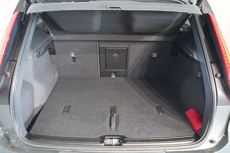 Volvo XC40 B4 PLUS Dark, 360°, LED Pixel - fotka 13 z 42