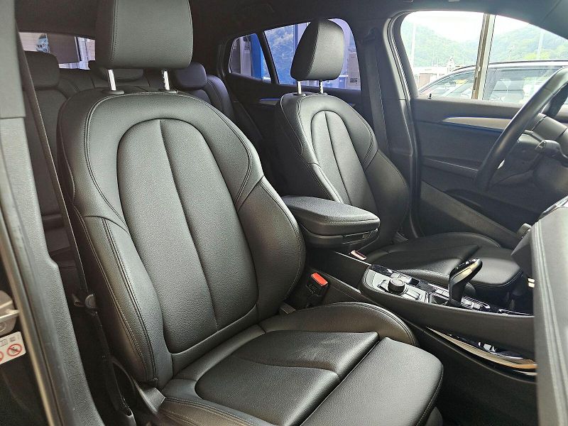 BMW X2 sDrive18i - fotka 13 z 24