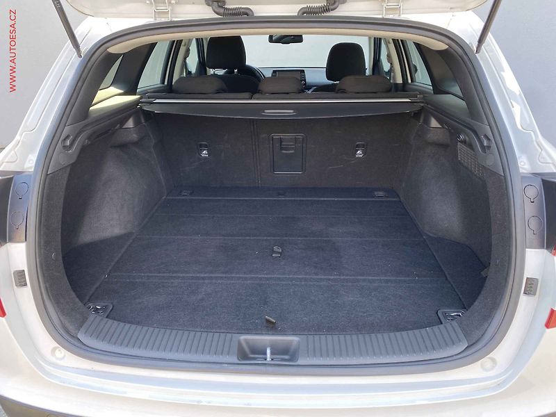 Hyundai i30 (2022) 1.5 T-GDi, Smart, kamera - fotka 7 z 17