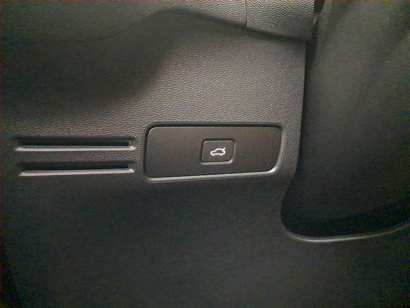 Volvo XC40 (2022) Plus B3 - fotka 21 z 22