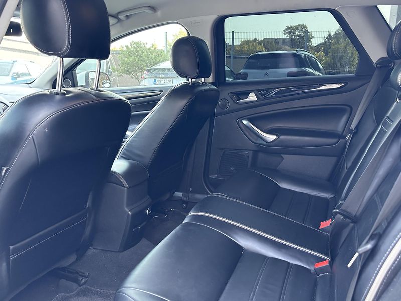 Ford Mondeo 2,2 TDCi - fotka 7 z 10
