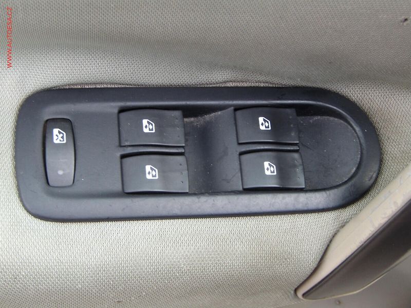 Renault Scénic (2008) 1.5 dCi, AC, tempo, navi - fotka 11 z 18