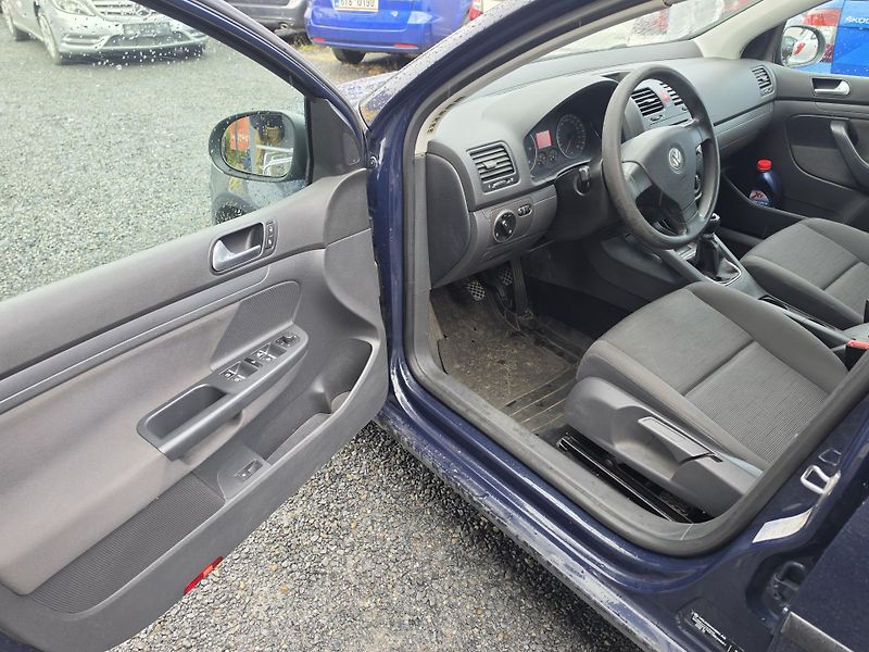 Volkswagen Golf 1.9 TDI 77Kw  - fotka 11 z 27