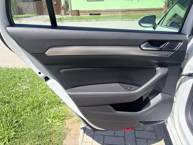 Volkswagen Passat 2.0TDI 110KW HIGHLINE DSG LED - fotka 38 z 46