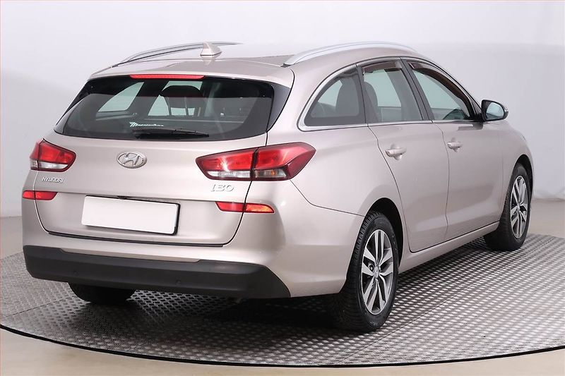 Hyundai i30 (2019) Style 1.4 T-GDI, Automat - fotka 5 z 19