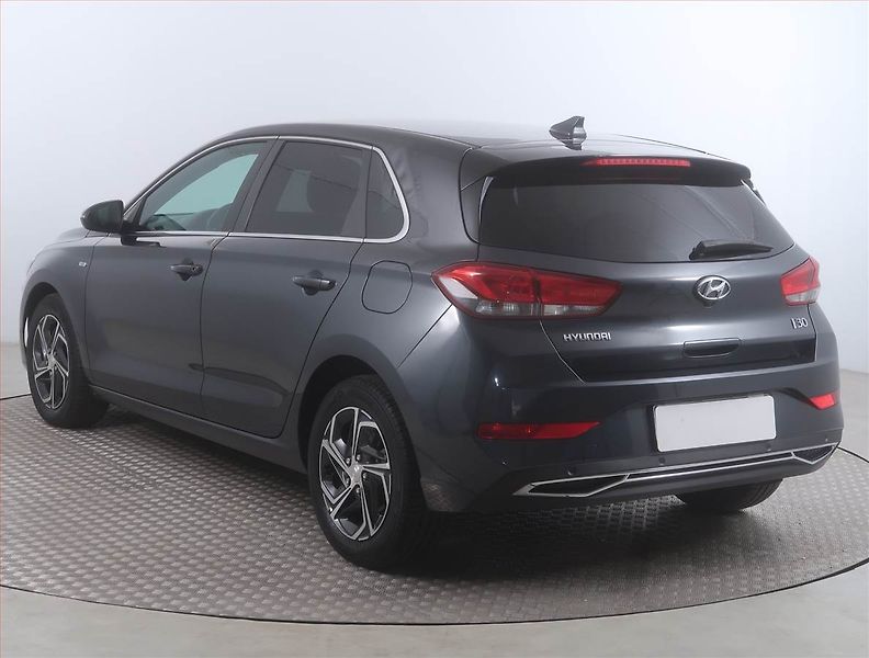 Hyundai i30 (2021) Family 1.5 T-GDI MHEV - fotka 4 z 16