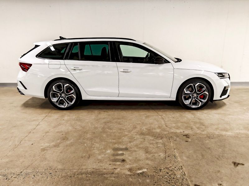 Škoda Octavia (2023) Combi 2.0 TSI 180 kW DSG RS - fotka 26 z 30