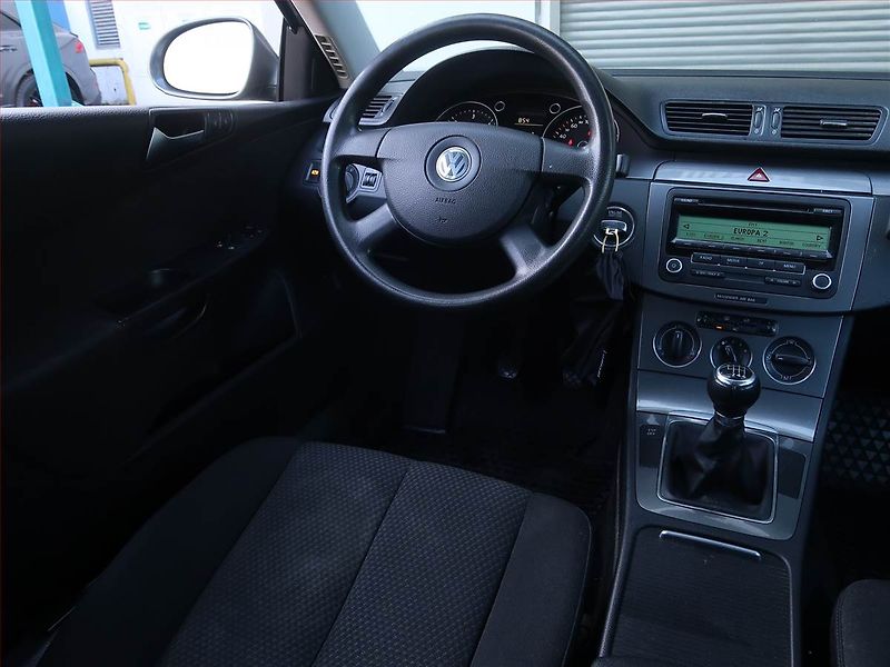 Volkswagen Passat (2009) 2.0 TDI, Tempomat - fotka 7 z 15