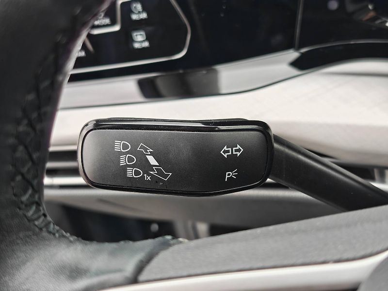 Volkswagen Golf Life 1,0TSi - fotka 13 z 22