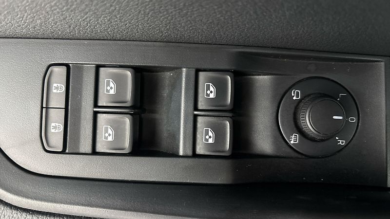 Škoda Superb 2.0 TSI DSG 4x4 Style - fotka 25 z 34