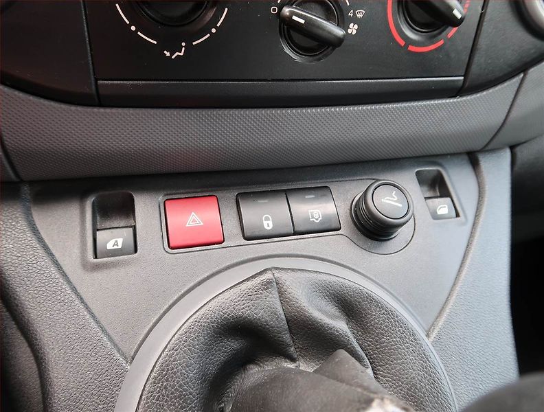Citroën Berlingo (2014) 1.6 HDi, 3Místa, ČR, 1Maj - fotka 15 z 15