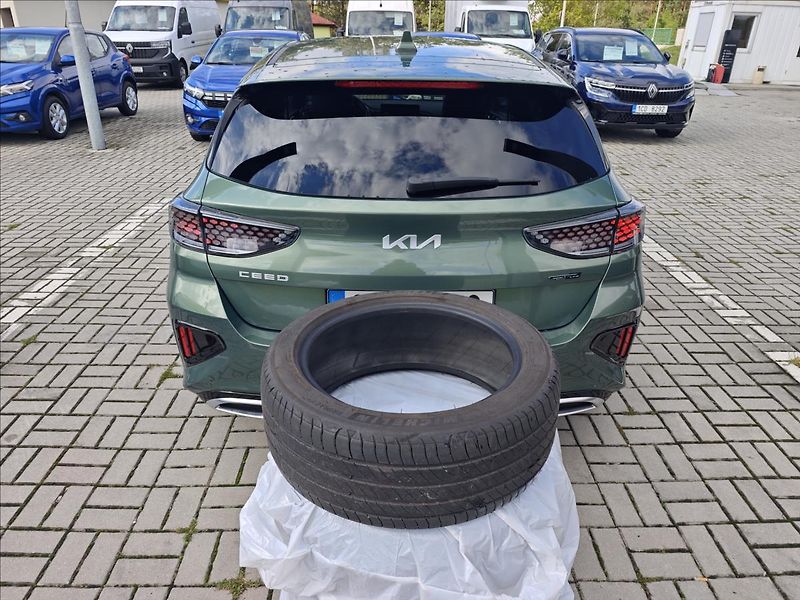 Kia Ceed 1,5 T-GDI 7DCT automat  GT-Lin - fotka 21 z 25