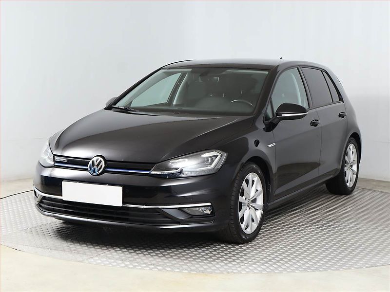 Volkswagen Golf (2020) Highline 1.5 TSI, Serv.kniha - fotka 2 z 16