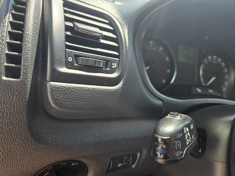 Škoda Fabia (2012) 1.2 TSI Serviska - fotka 14 z 34