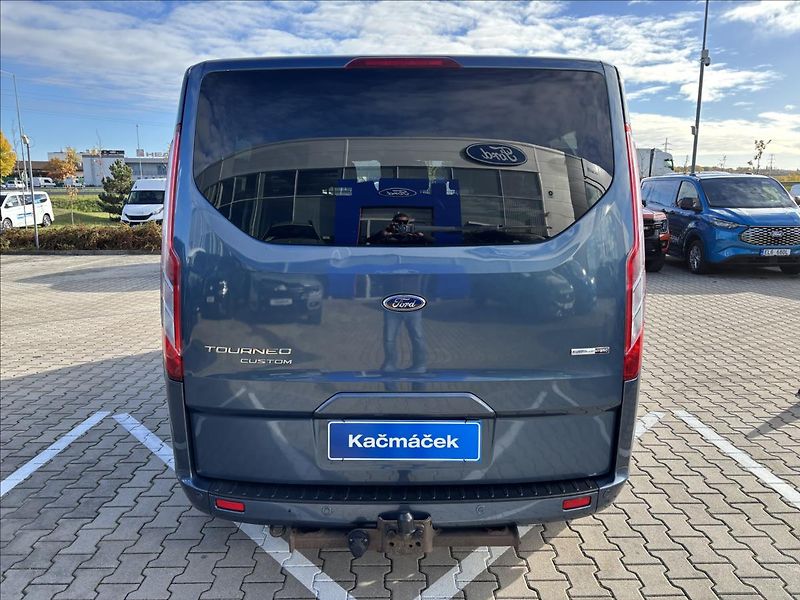 Ford Tourneo Custom 2,0 EcoBlue 136kW Titanium - fotka 4 z 36